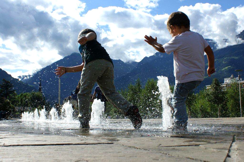 Boys having fun on the street... (Meran/Italy)