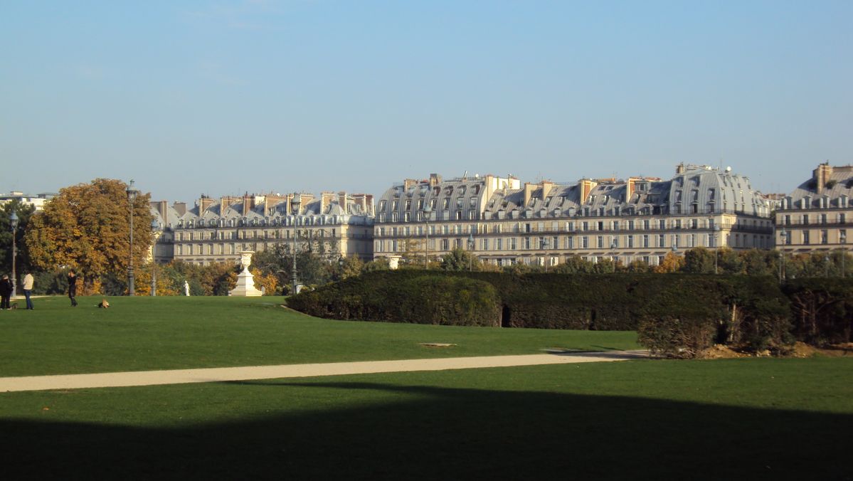 Shoot in October 2010 from the southwestern corner of &quot;Louvre&quot;