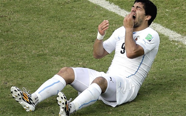 Luis_Suarez-floor_2953368b.jpg