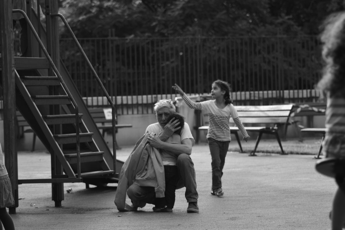 LE PERE ET SA FILLE AU PARC 