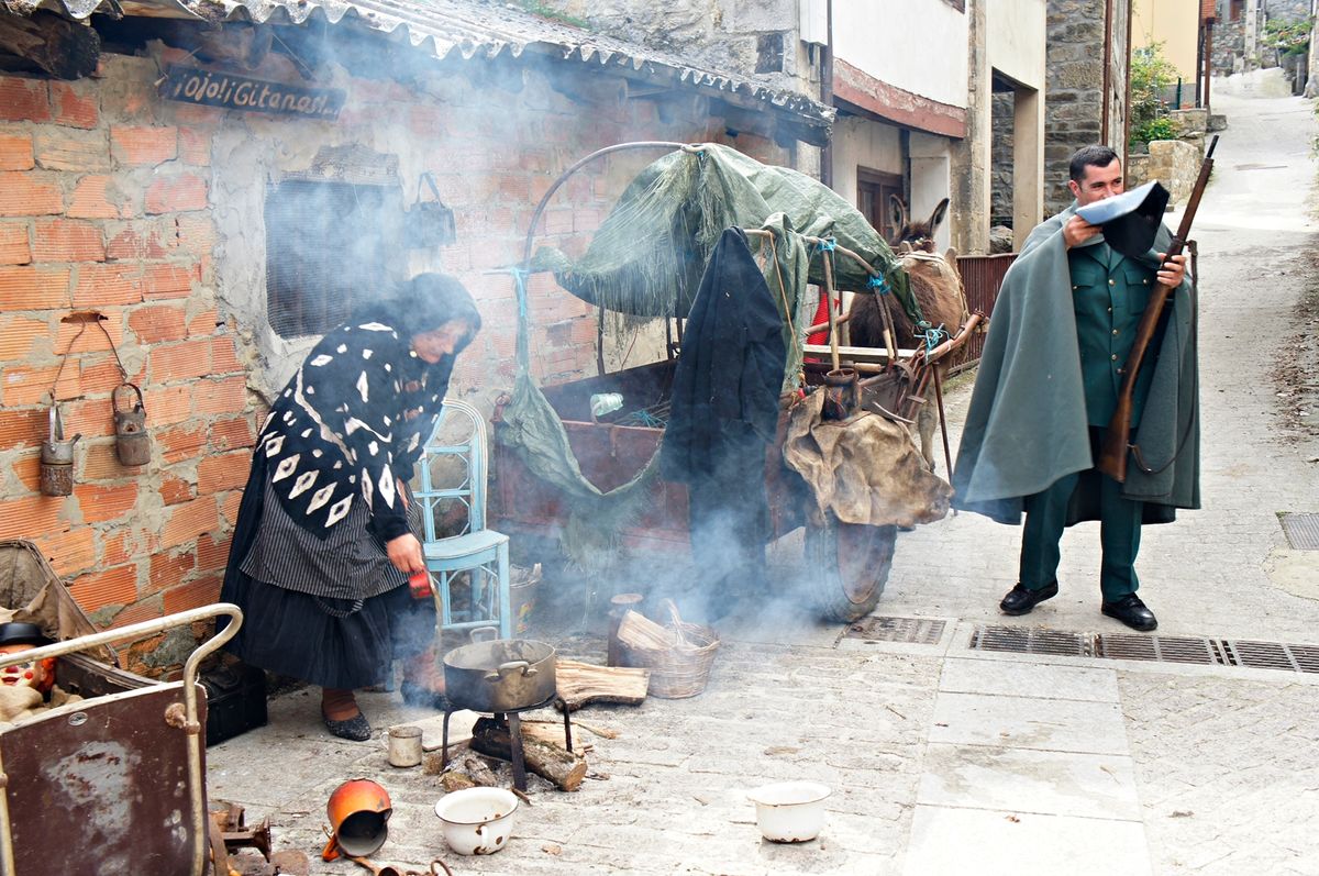 La gitana y el guardia civil de los años 60.JPG