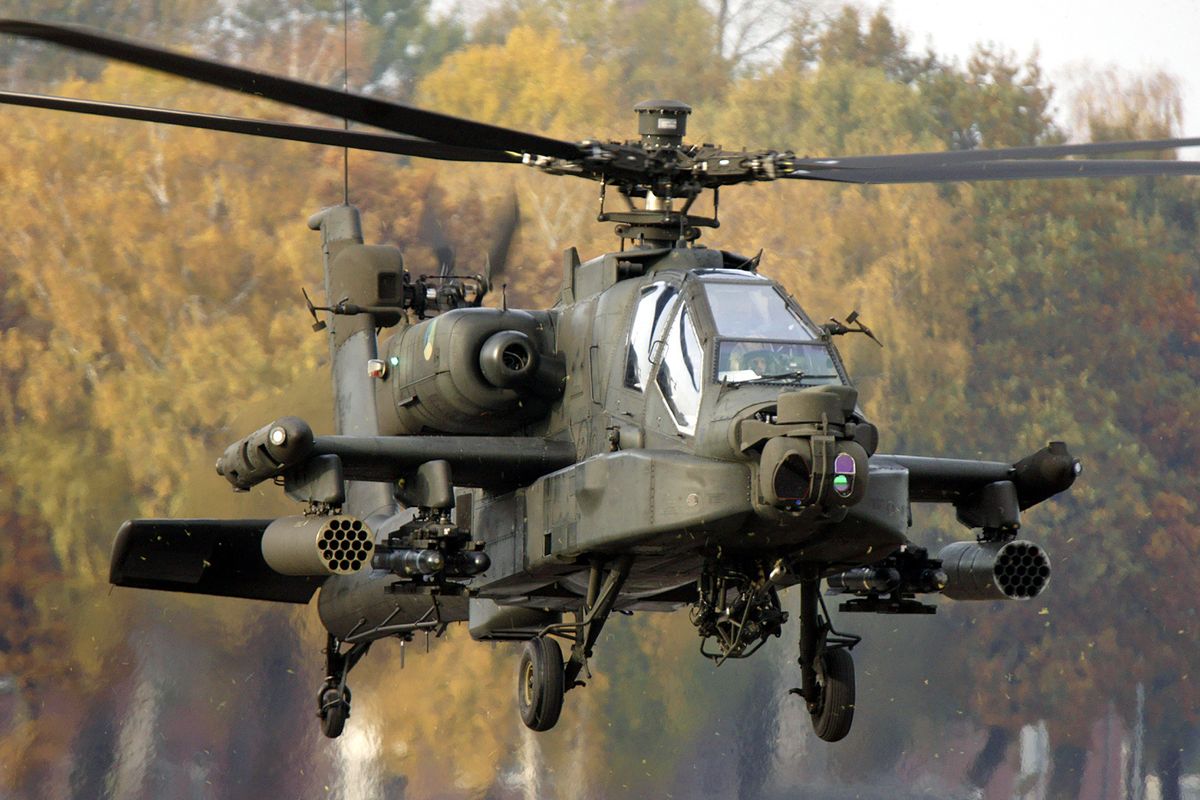 Mach einen Full-Stop in Rheine / Bentlage fliegt die Q-24 AH-64DN von der 301 Sqn zurück zur Vliegbasis Gilze-Rijen.