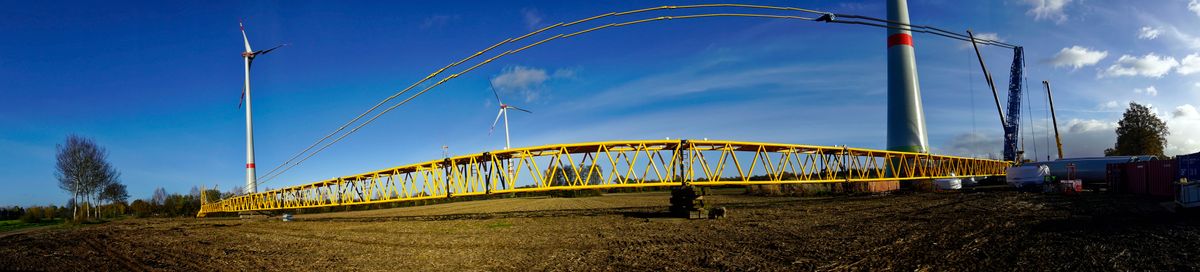 Der Ausleger des Liebherr Raupenkran LR 1600/2, bei der Errichtung von Windkraftanlagen in Freren  Das Bild zeigt Deutlich das die Panoramafunktion der a99M2 noch Verbesserungs Potenzial hat.