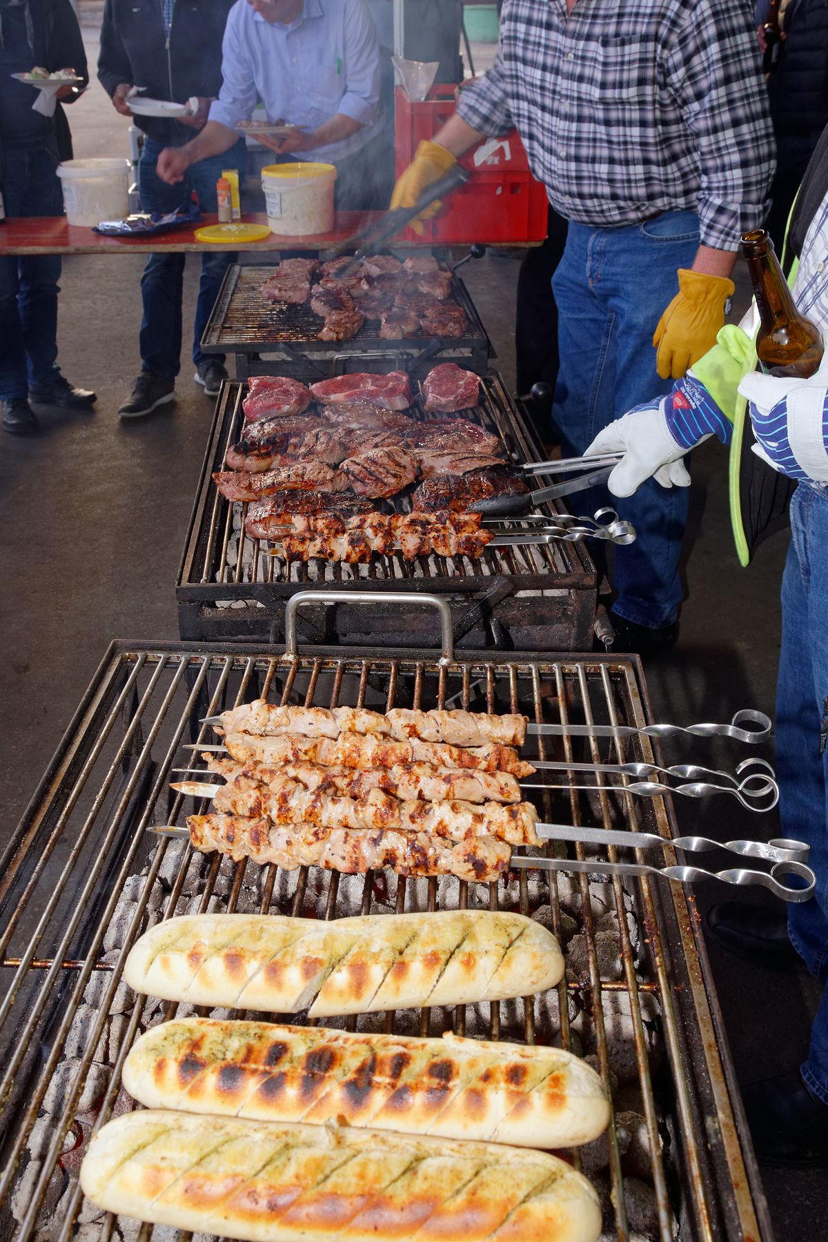 Das Bild entstand beim Abschluss Grillen nach einer Besichtigung eines Argra-Betriebes (Bauernhoff) in Salzbergen. Steaks richtig grillen will schließlich auch gelernt sein.