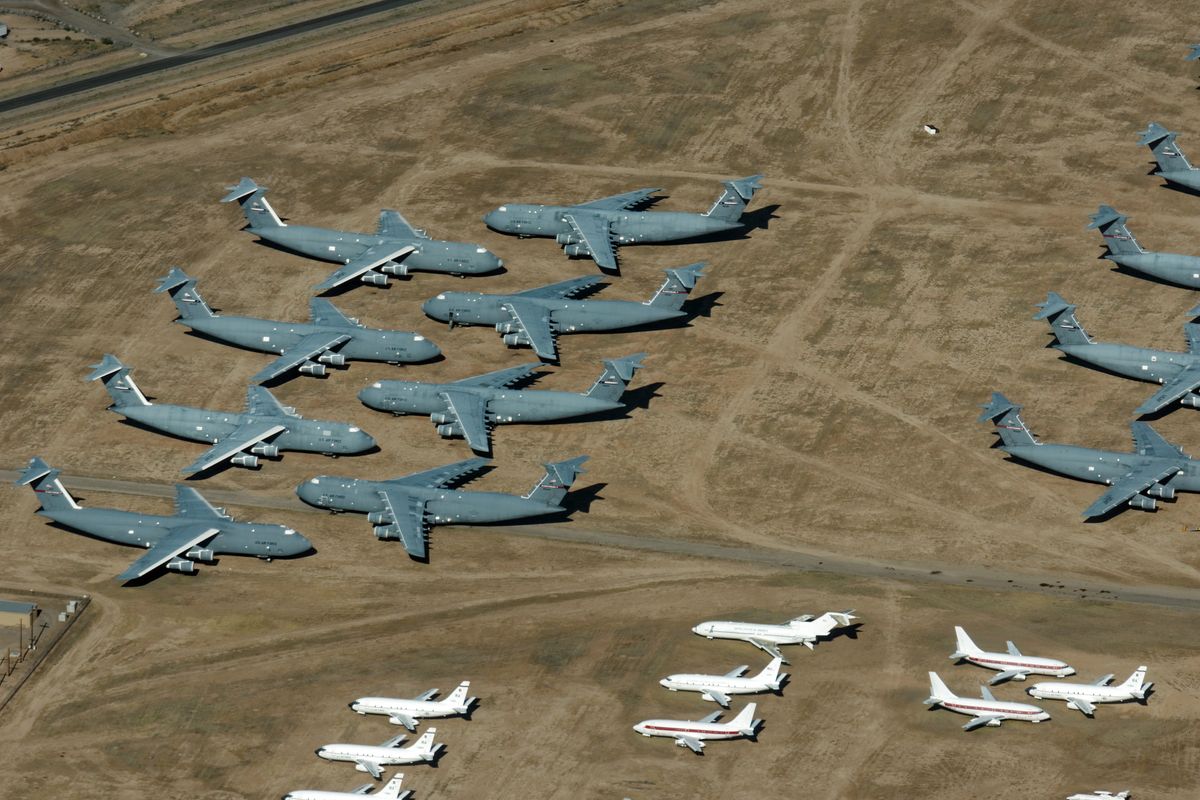 Das AMARC wurde in April 2007 in AMARG Umbenannt und wird oft auch als "The Boneyard" bezeichnet.  Nicht alle Abgestellten Flugzeuge werden verschrottet, manche wie dies C-5A/B werden für ein zweites Leben konserviert. Diese Maschinen werden grundlegend modernisiert und kommen dann als C-5M "Super Galaxy" zurück zu der US Air Force.