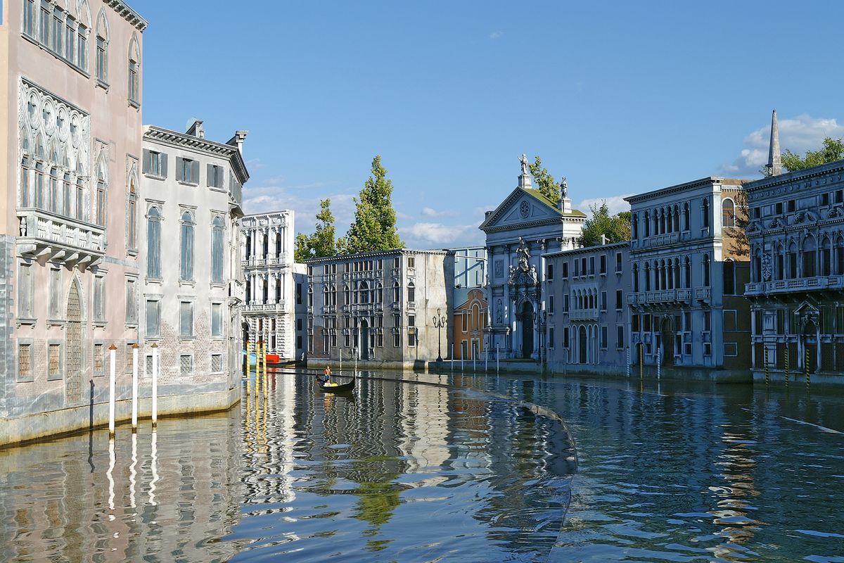 Ein Teil von Venedig wurde in den Themenpark, "Italia in Miniatura" im Maßstab 1:5 nachgebaut. Die Location ist: Rimini in Jahr 2005, Italien