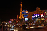 Das Paris ist ein Hotel und Casino in Las Vegas mit den Bauelementen des Eiffelturms und den Nachbau der  "Montgolfière" von 1783 ( Heißluftballon ). Technik: Kamera aufgelegt, Selbstauslösung kein Stativ