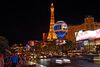 Das Paris ist ein Hotel und Casino in Las Vegas mit den Bauelementen des Eiffelturms und den Nachbau der  "Montgolfière" von 1783 ( Heißluftballon ). Technik: Kamera aufgelegt, Selbstauslösung kein Stativ.