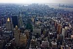 Blick von Empire State Building auf New York City.