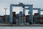 Blick auf einen kleinen Teil des Containerterminals in Norfolk