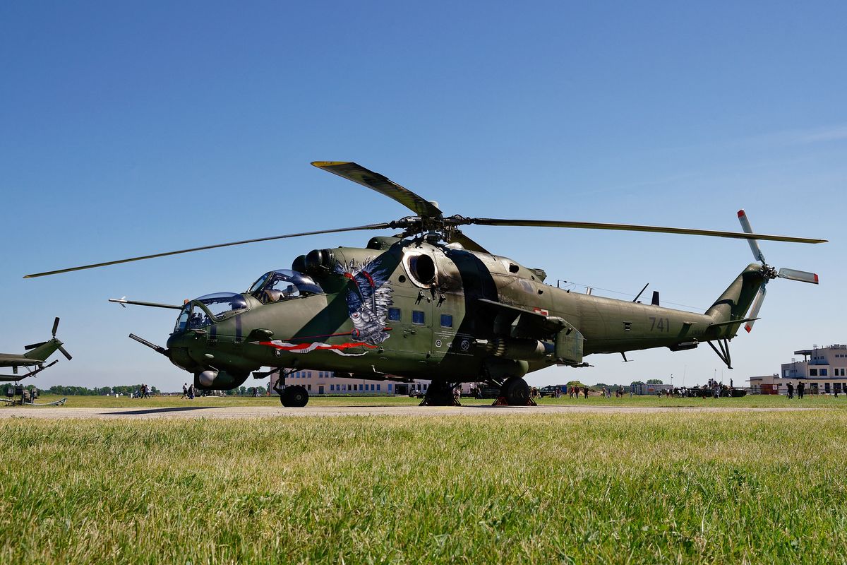 741 Mil Mi-24V ( NATO-Codename: Hind ) 56.BLot c/s 1 Brygada Lotnictwa Wojsk Lądowych Lokation : 6. Kujawski Helicopter Picnic ( Helikopter-Picknick ) in Inowrocław-Latkowo