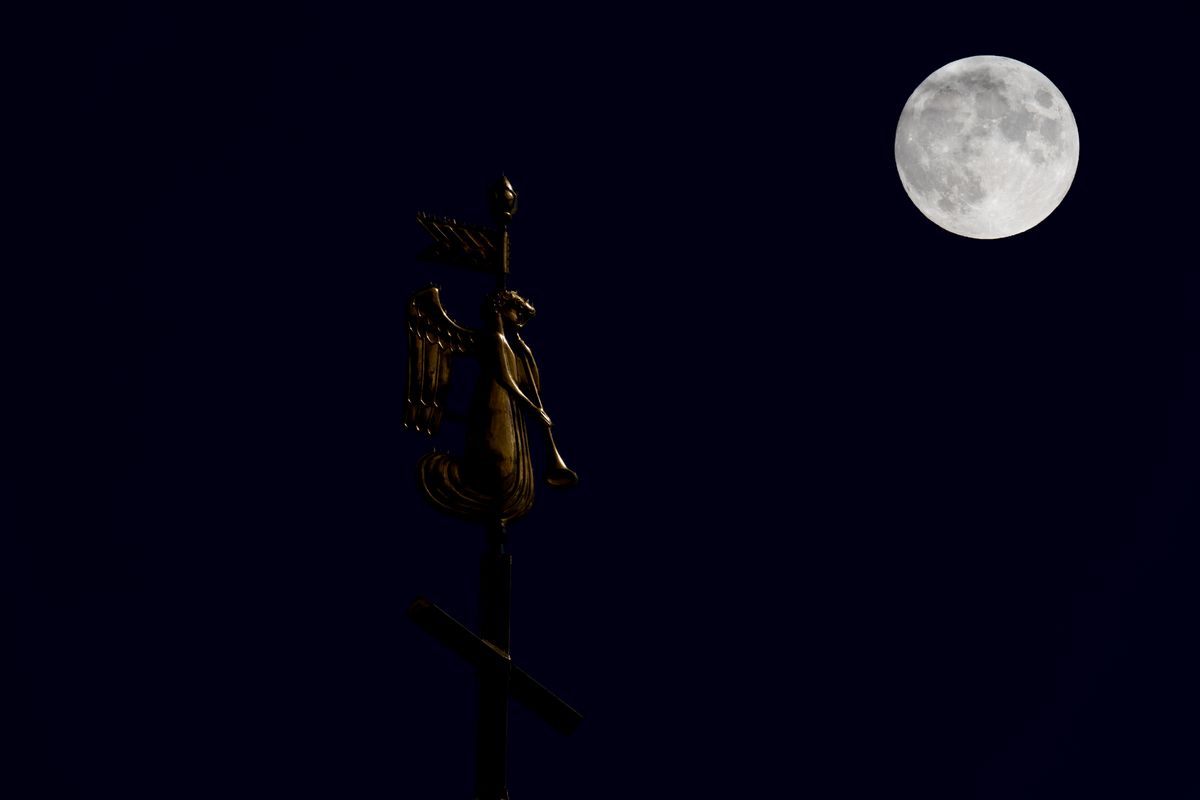 den Vollmond! Engel auf dem Konstanzer Münster