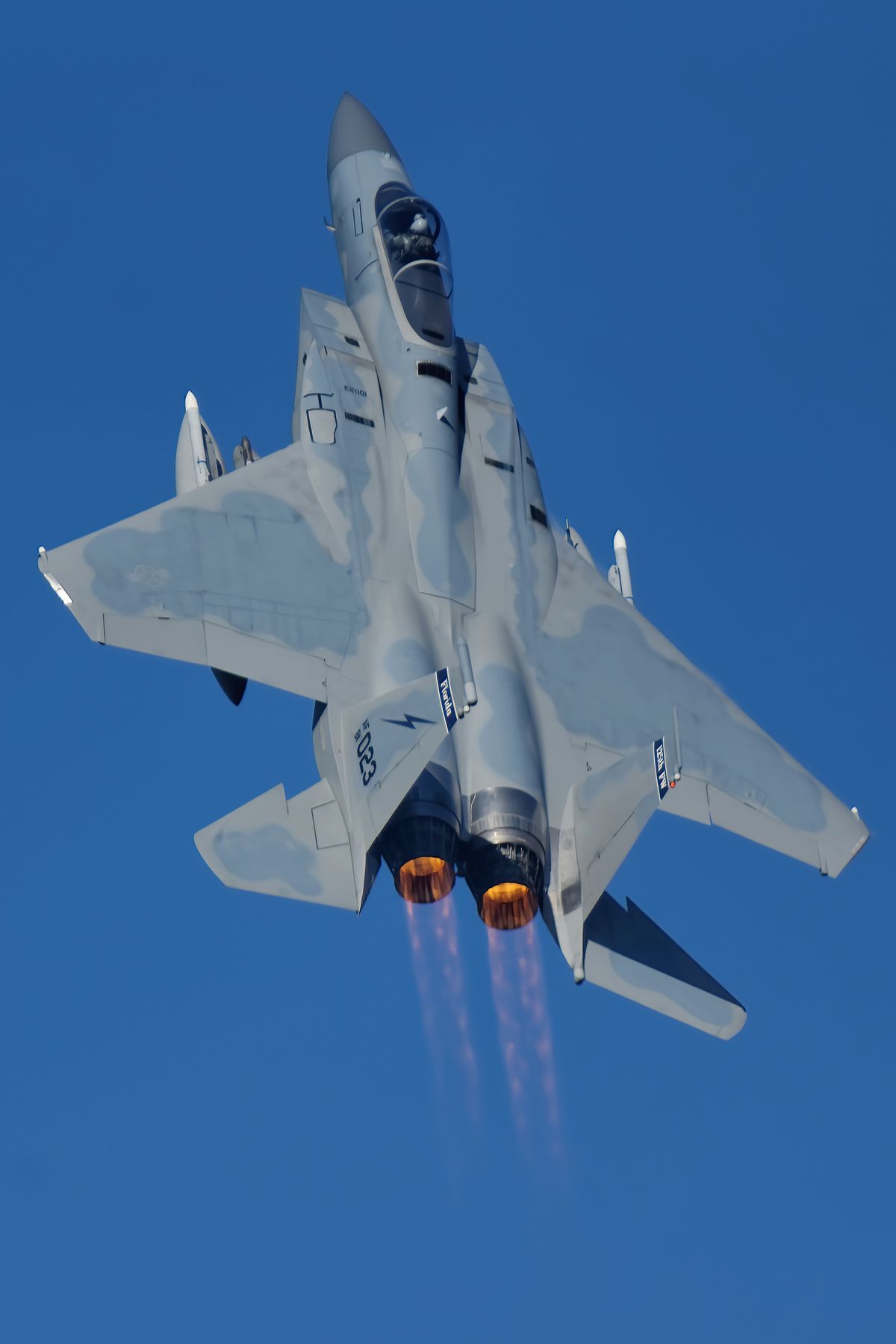 Bei diesem spektakulären Start, speit der Adler Feuer ! Motiv : 81-0023 F-15C Eagle 159th FS / 125th FW "Florida". Location : Frisian Flag 2015 auf der Vliegbasis in Leeuwarden