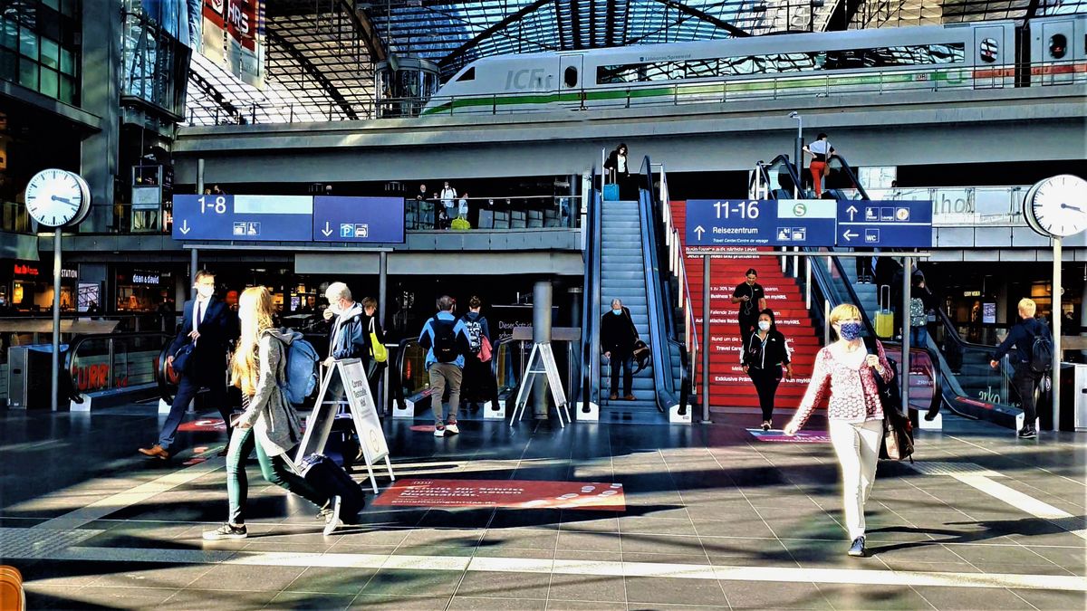 2020-10-Gut6-(3)so-gerade-noch-so-erwischt-Berlin-Hauptbahnhof.jpg