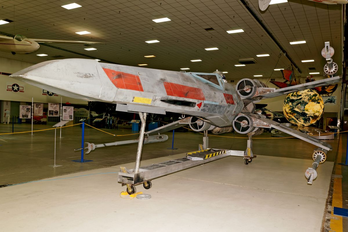 Der T-65 X-Wing Fighter der Rebellen-Allianz / Location: Wings Over the Rockies - Air & Space Museum in Denver