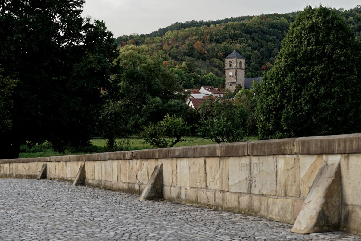 ... der alten (1223) Steinbrücke bei Creuzburg.