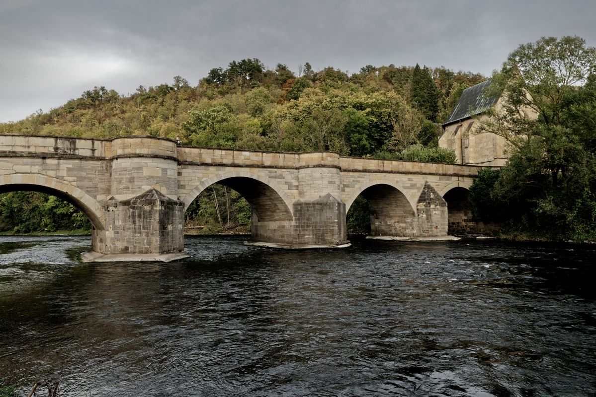 ... die alte (1223) Steinbrücke und die Liboriuskapelle bei Creuzburg.