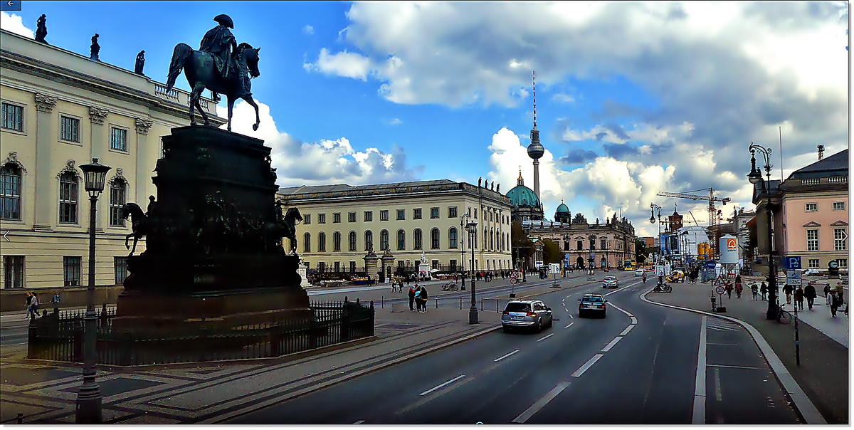 Berlin aufgenommen aus einem fahrenden Bus mgrs (2).png