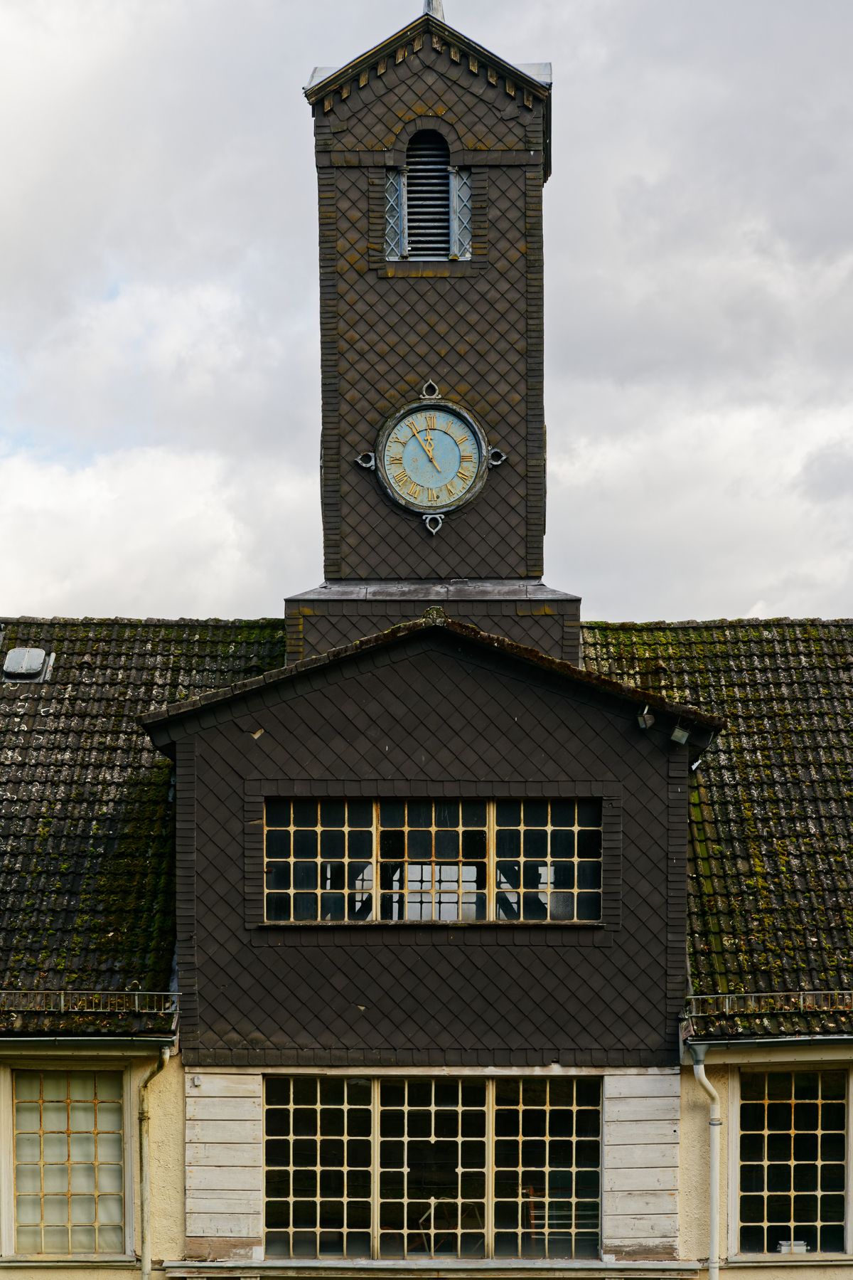 Alte Eisenhütte Veckerhagen, fünfvorzwölf (!, ?)