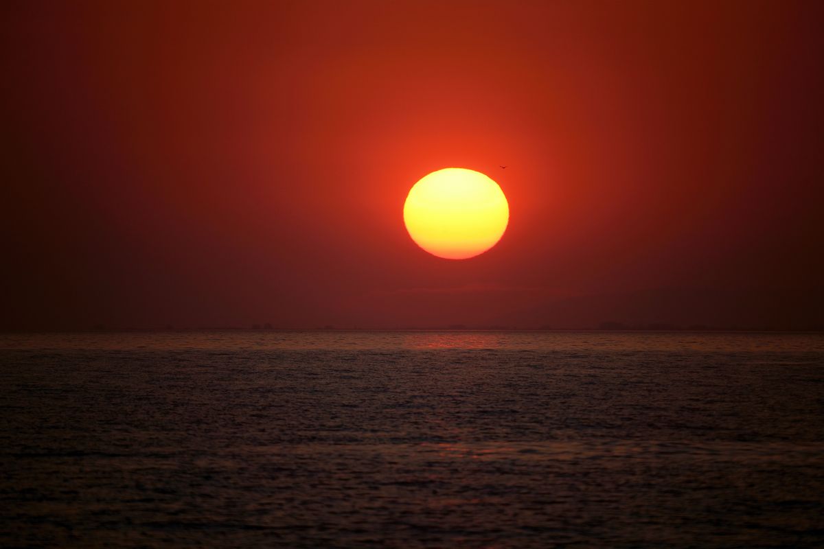 Die ursprüngliche Aufnahme des Sonnenuntergangs vor dem Goldener Schnitt zum Vergleich, nur die Bild Größe wurde skaliert.