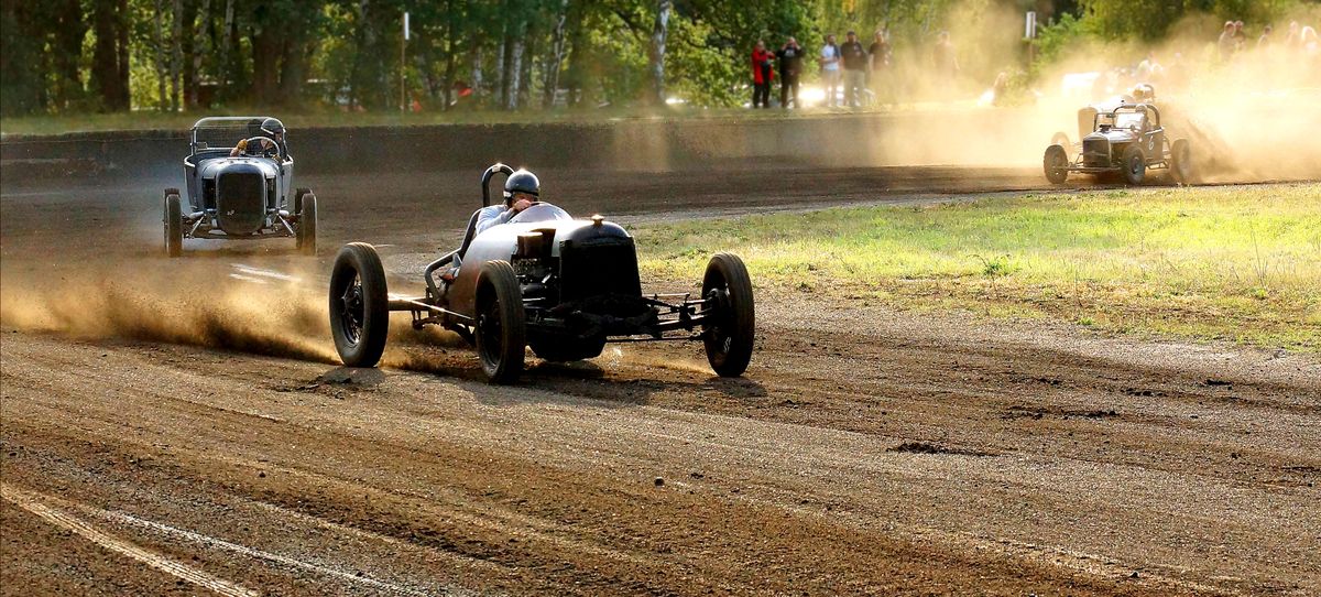 Dirt Track Racing - tollkühne Männer in rasenden Kisten.jpg