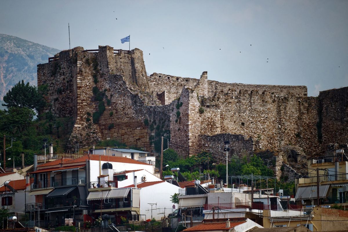 Die alte Burg von Patras, ein Wahrzeichen, Juwel und Stolz der achaischen Hauptstadt, wurde auf den Ruinen der alten Akropolis errichtet. Eine Besichtigung war nicht möglich, da unter Restauration.