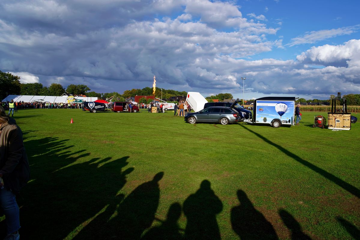 Startvorbereitungen auf dem Sportplatz. Lokation : 8. Halverder Ballon-Festival 2022