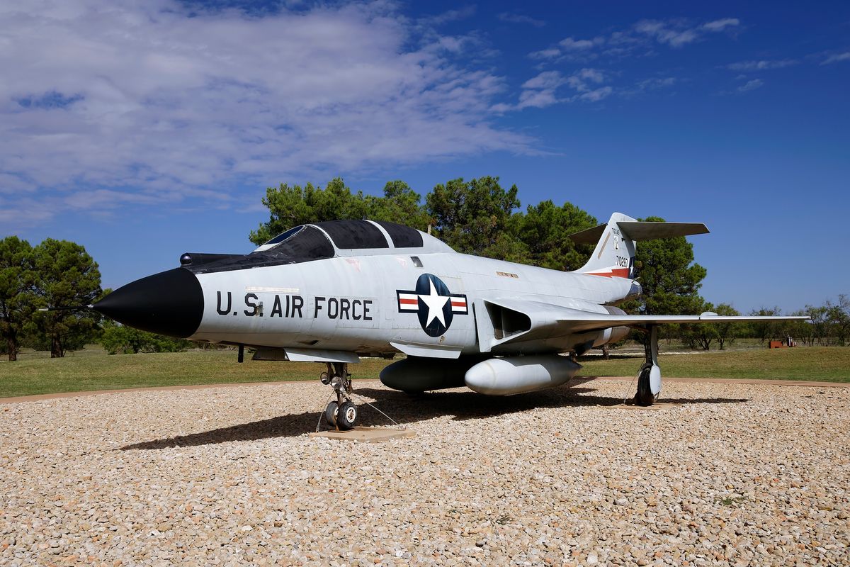 Die 57-0287 F-101F "Voodoo" mit TX ANG mks, wird auf der Dyess Air Force Base in Memorial Museum und Linear Air Park ausgestellt.