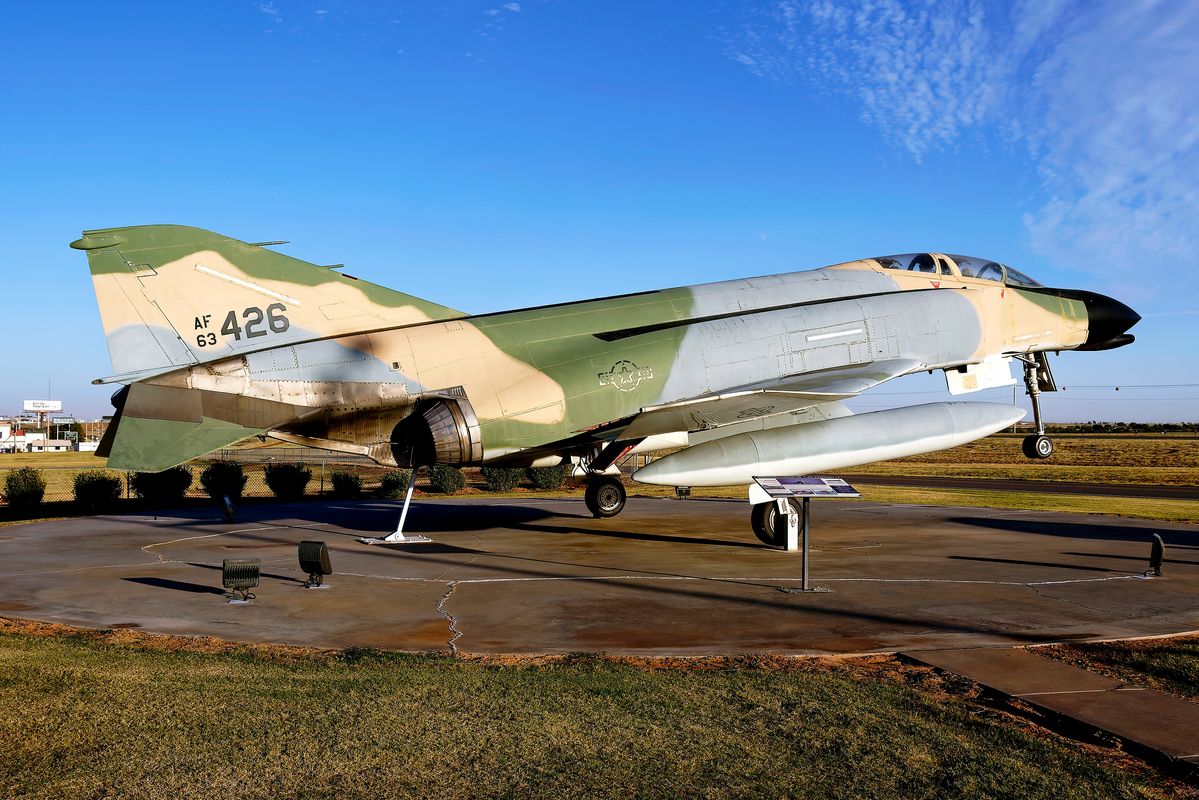 Die 63-7426 GF-4C Phantom II wird in Thomas P Stafford Airport / Air & Space Museum /  Weatherford / Oklahoma ausgestellt.