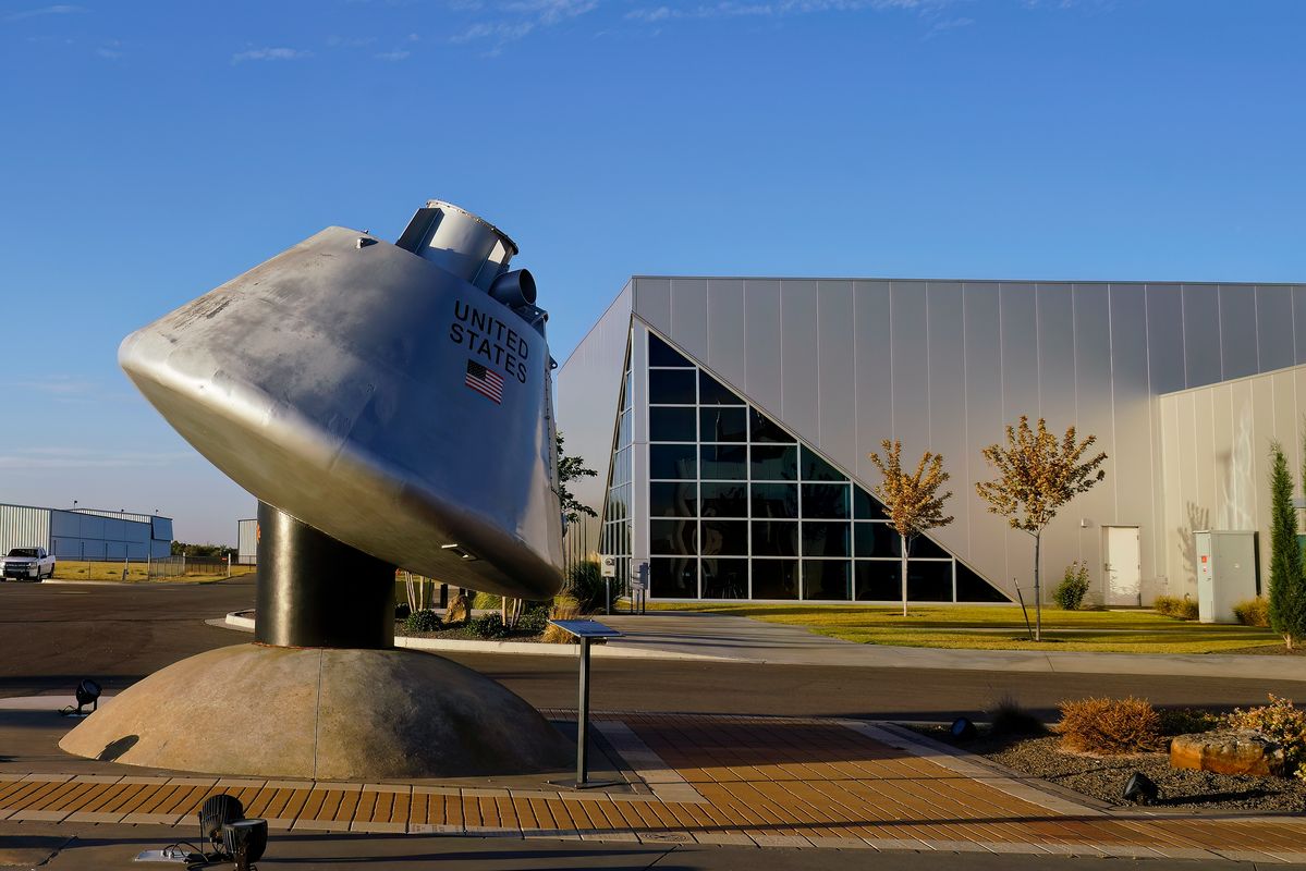 Ein Mockup des Command Module von Apollo 10, ausgestellt auf den Thomas P Stafford Airport / Air & Space Museum /  Weatherford / Oklahoma. Zwei Monate vor der ersten bemannten Mondlandung war Thomas P Stafford Kommandant von Apollo 10. Dass Apollo 10 Programm beschrieb die NASA als "Generalprobe" für die erste Mondlandung mit Apollo 11.