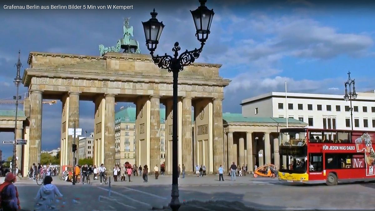 Berlin am Brandenburger Tor.jpg