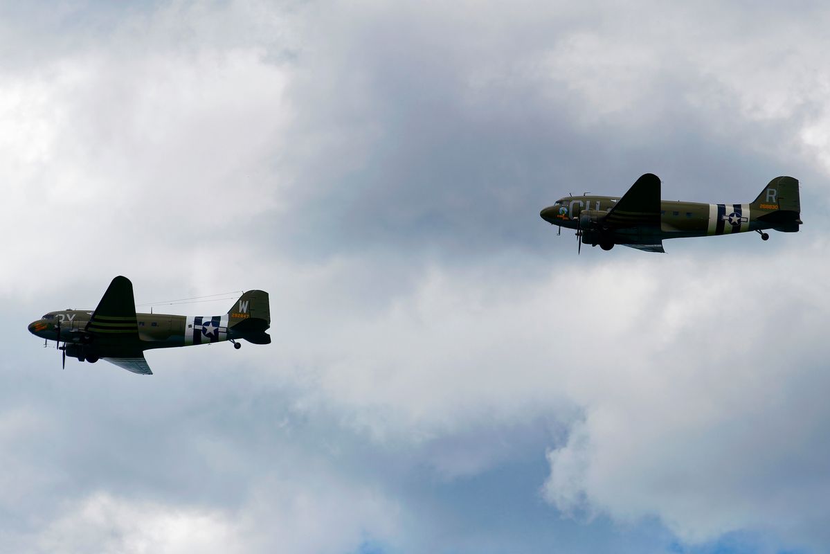 Ankunft der 42-92847 / 3X-W (N47TB) C-47A Skytrain / Dakota und die 42-68830 / CU-R (N45366) C-53D-DO Skytrooper in Faßberg, zu dem Event: 70th Jubiläum der Luftbrücke