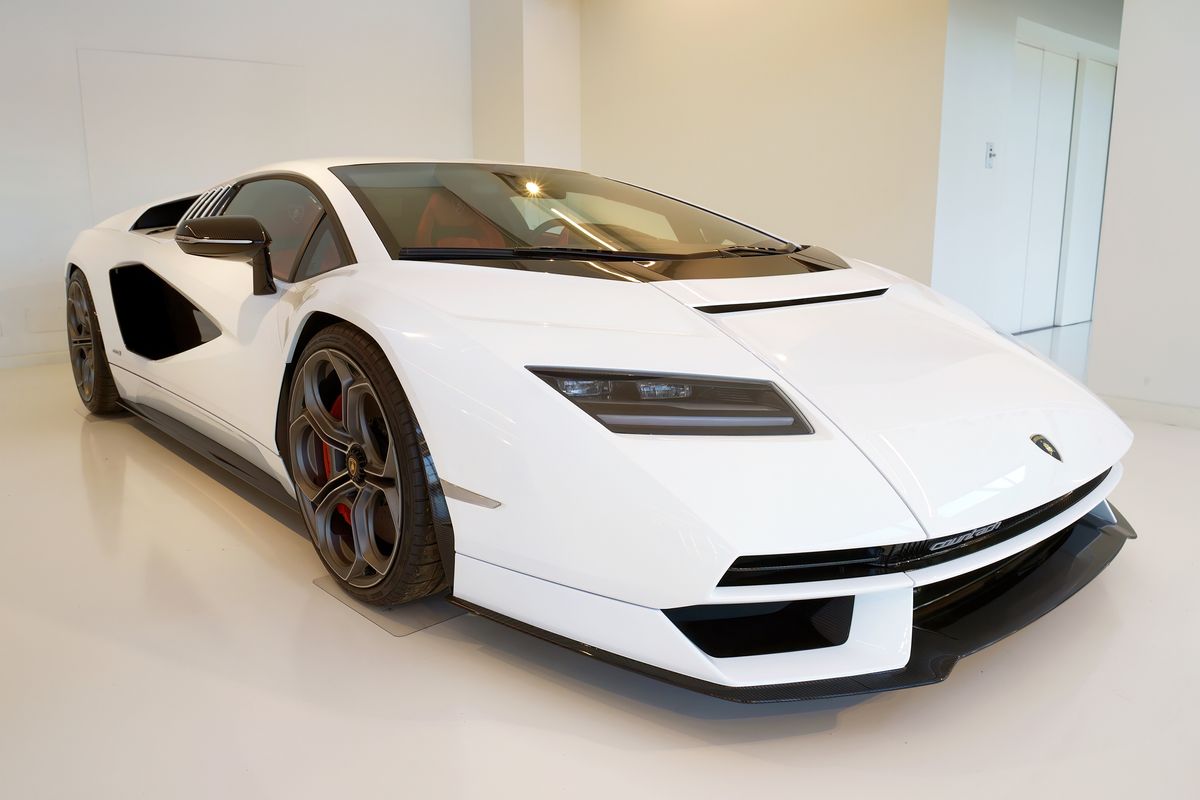 Die Neuauflage eines Legendären Autos, der Countach LPI 800-4 ausgestellt in Automobili-Lamborghini-Museum / Sant'Agata Bolognese, Italien