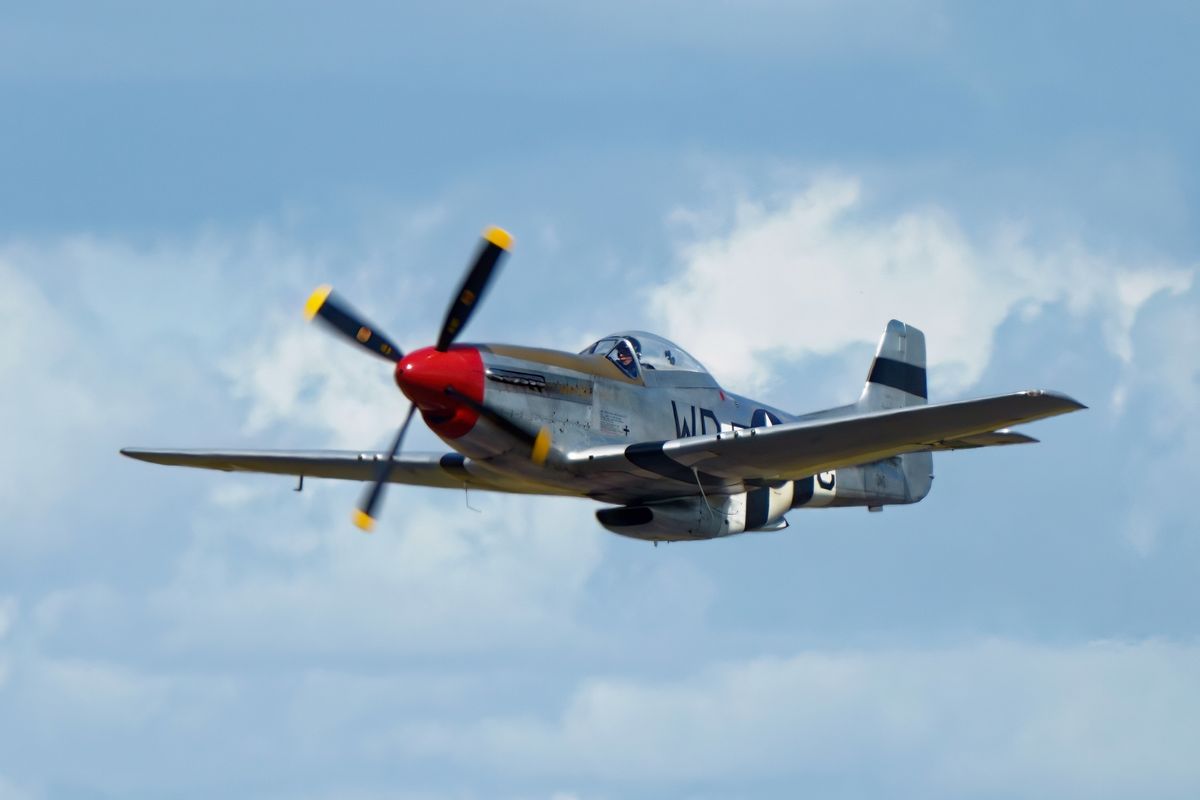 Die 44-13779 / WD-C (G-CMDK) P-51D "Mustang" beim Abflug. Location : The Royal International Air Tattoo 2023 in Fairford