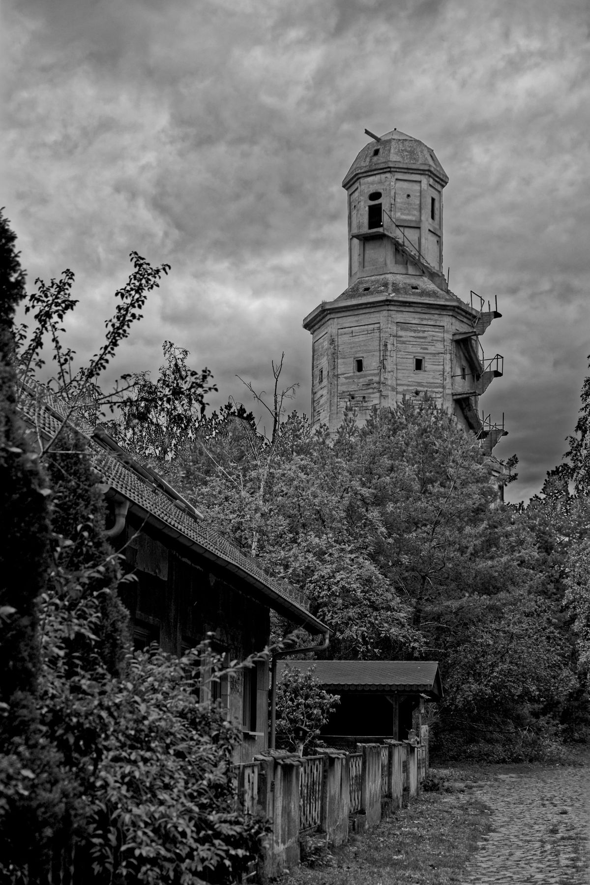 100 Jahre alte Investitionsruine zwischen Lauchhammer und Plessa: Der Bertzitturm