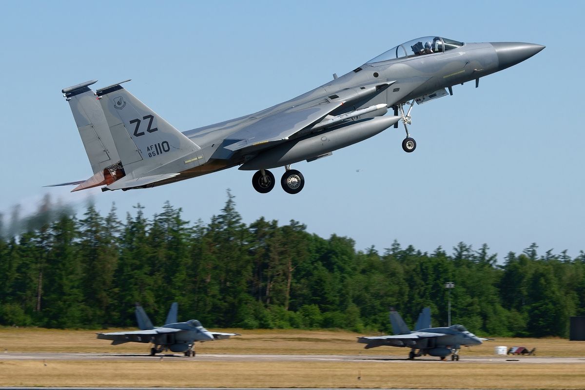 Flugbetrieb auf Hohn :Take-off von der 85-0110/ZZ F-15C "Eagle" 44th FS mks (131st  FS Massachusetts ANG)