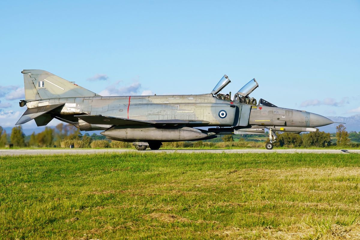 Die 01503 / F-4E (AUP) "Phantom II" / 338 MDV Taxiing zurück zu ihren Shelter. Location : exercise Iniohos 2023 / Andravida Air Base / Air Tactics Center (ATC)