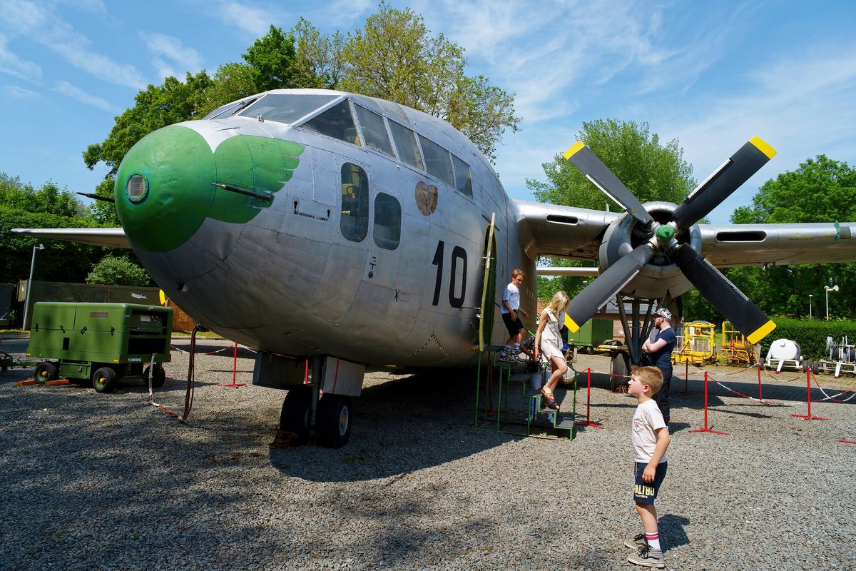 Der Event: 75 Years 15th Air Transport Wing auf der Melsbroek Air Base ermöglichte mal hinter den Kulissen zu schauen. In Bild die CP10 / OT-CAJ Fairchild C-119G Flying Boxcar von 15 Wing.