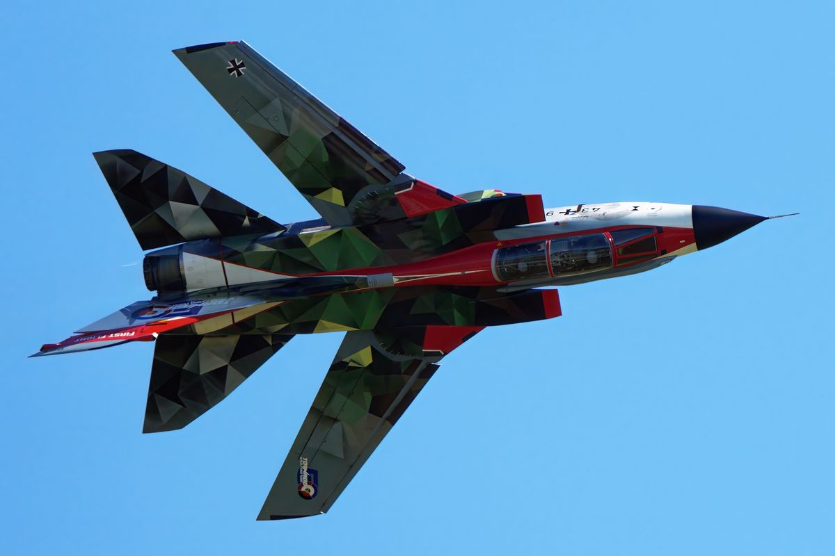 Das Flying Display des Panavia Tornado der Luftwaffe.  In Bild der Tornado IDS (T) von TLG-33 Special c/s 50 Years Tornado in Aktion. Location : ILA 2024 in Berlin