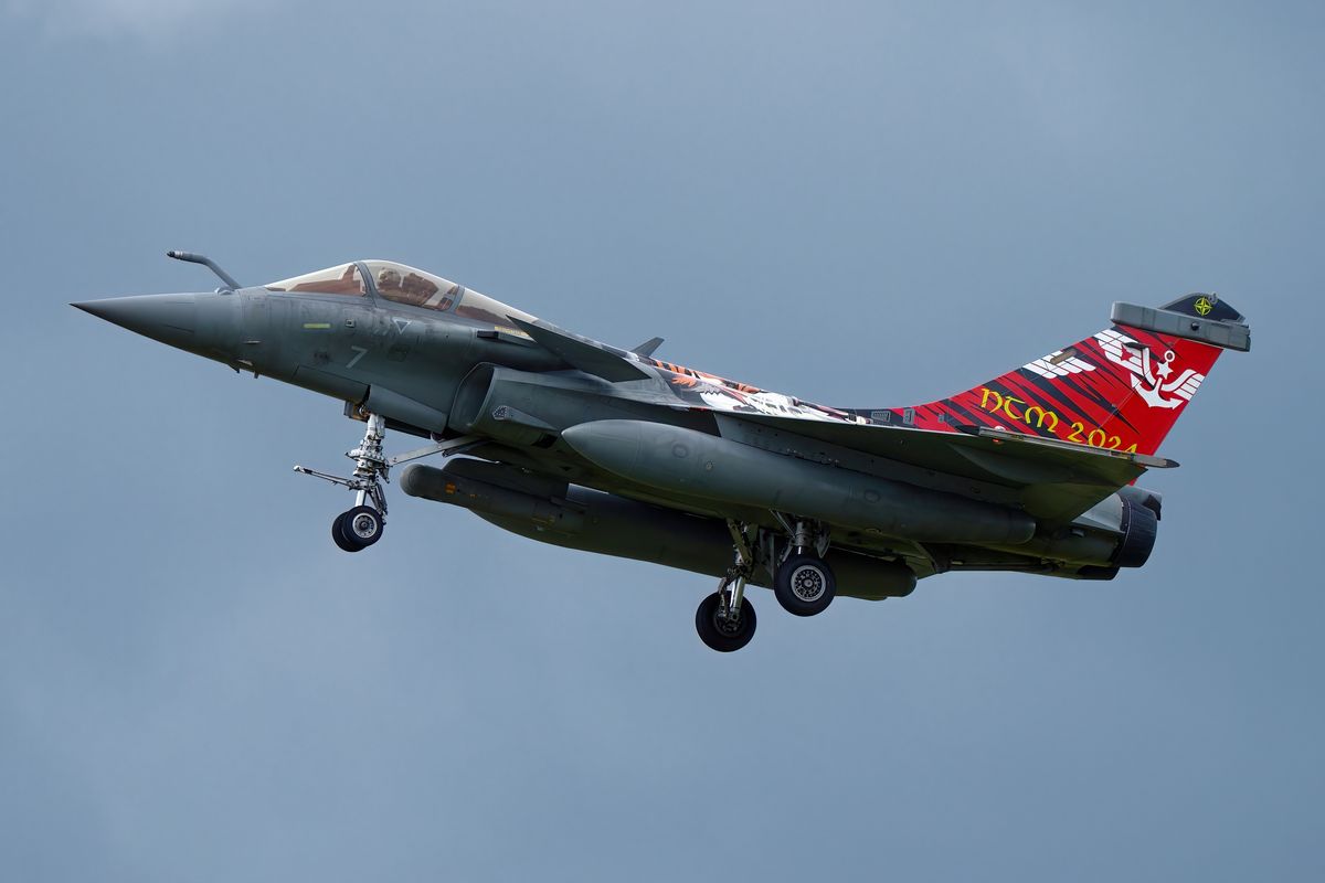 Die 7 Rafale M von der 11F (Flotille) Special Tiger c/s NTM 2024 in Landeanflug. Location : Nato Tiger Meet 2024 auf dem Fliegerhorst Schleswig-Jagel