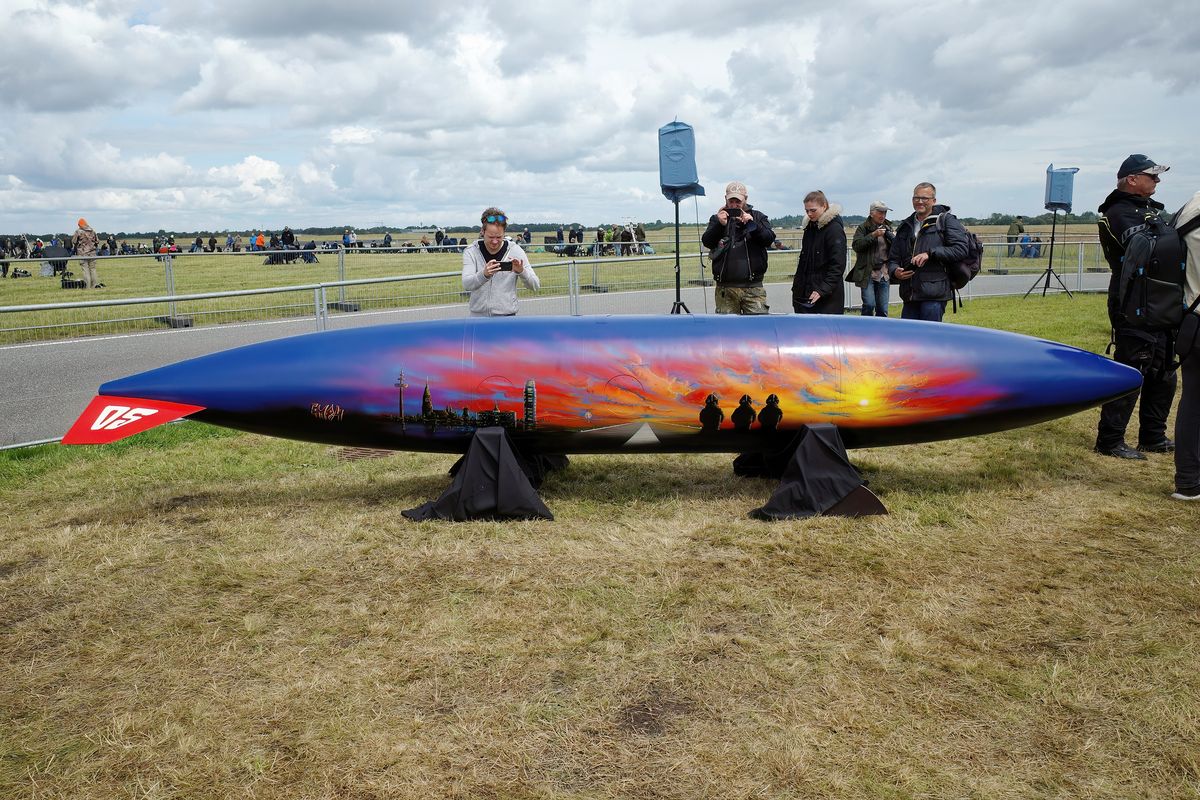 Eine Impressionen von den Nato Tiger Meet 2024, in Bild: ein Tornado Fuel Tank. Links in Bildhintergrund kann man das primere Spotter Areal erkennen.  Location : Nato Tiger Meet 2024 auf dem Fliegerhorst Schleswig-Jagel