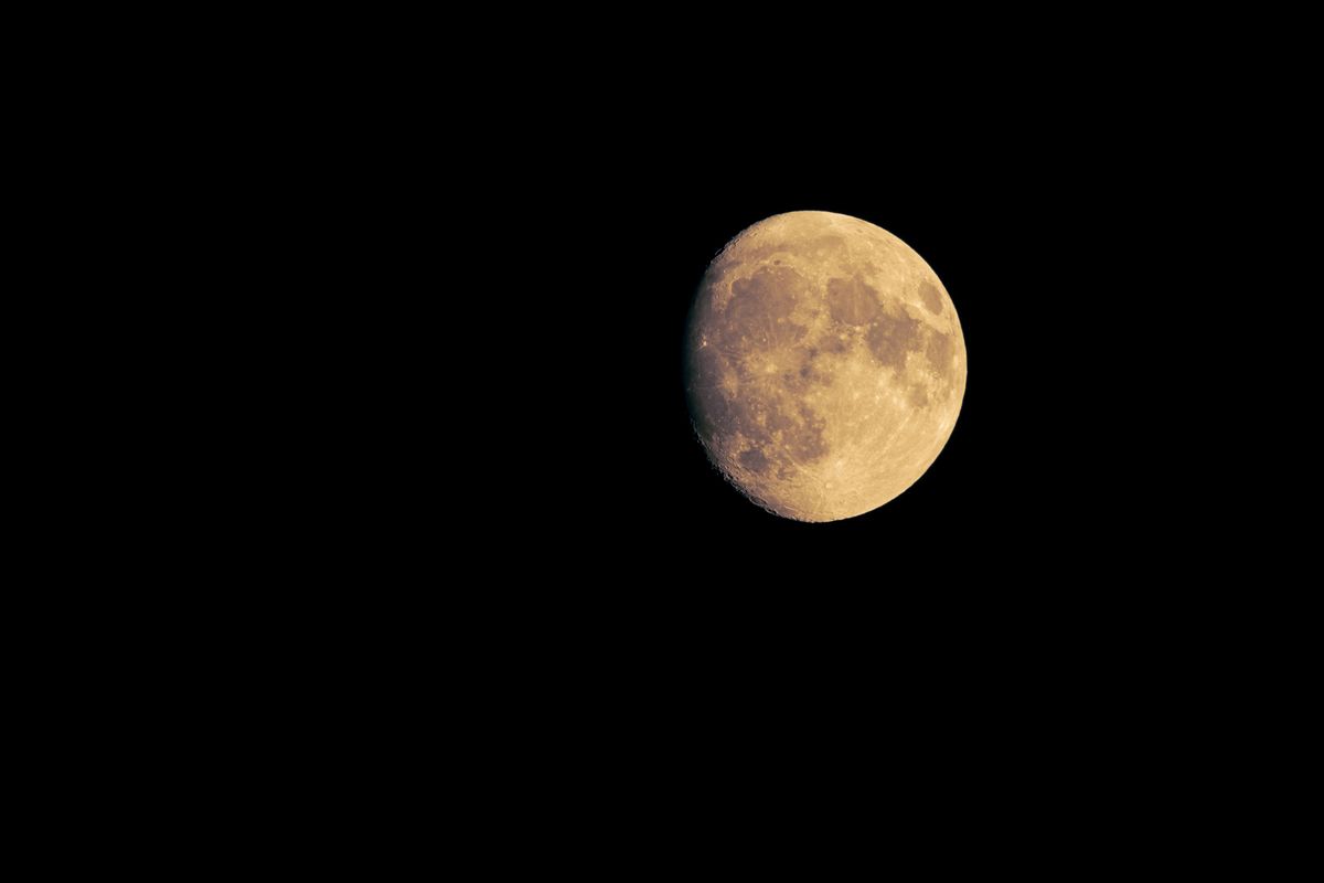 Vollmond überstrahlt die Milchstrasse.