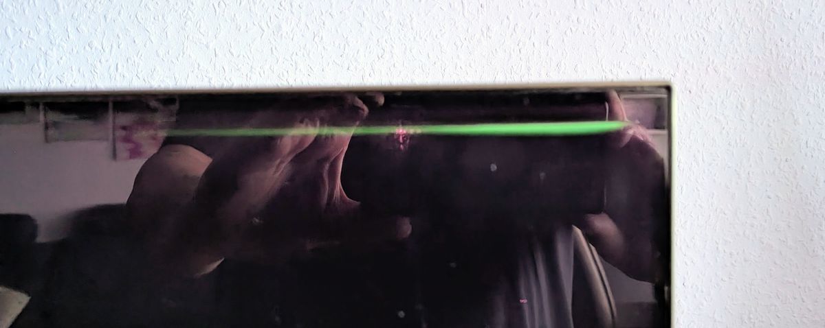 Oben rechts Weißer Strich
