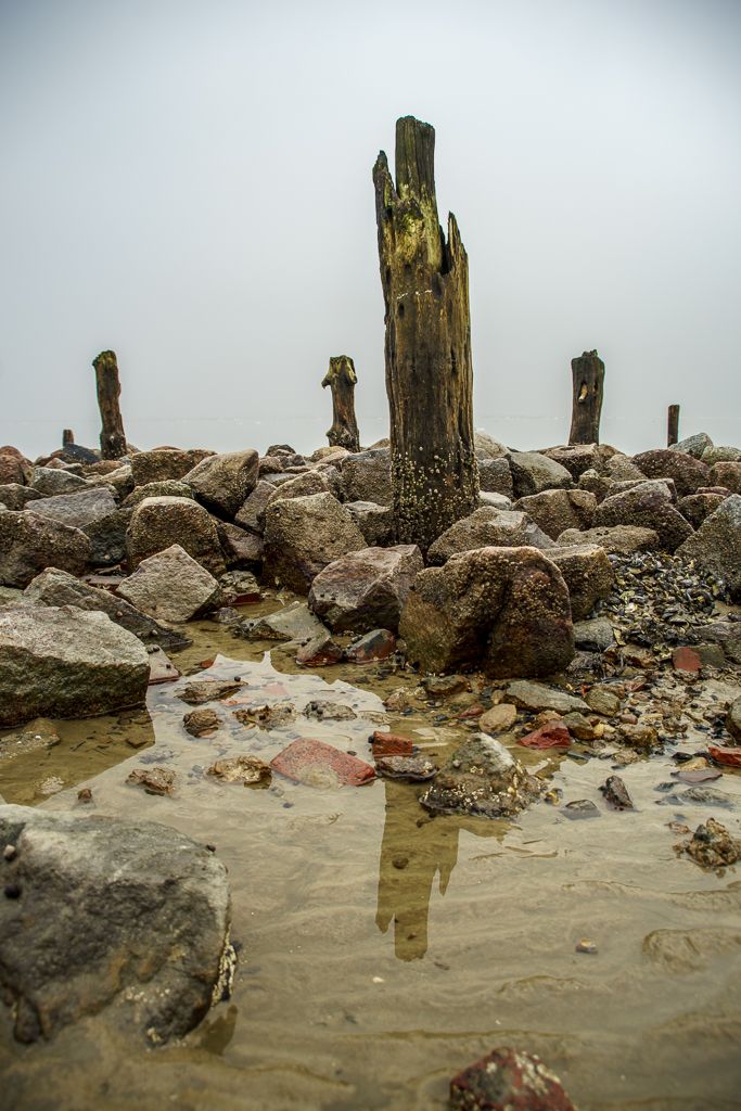 Überreste von Irgendwas nördlich des Lister Hafens auf Sylt.